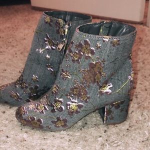 Steve Madden flower booties!